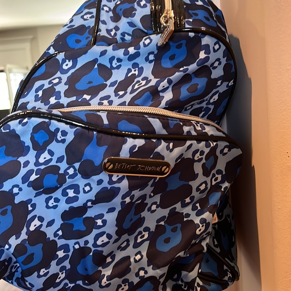 Betsy Johnson cheetah, print duffel bag used twice - Picture 4 of 9